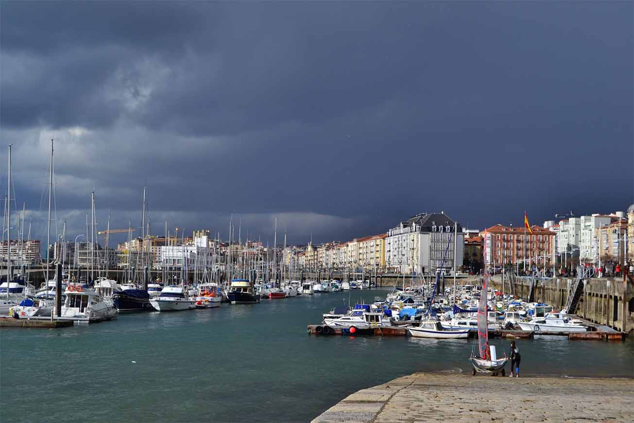 La compraventa de viviendas repunta en Cantabria y Galicia