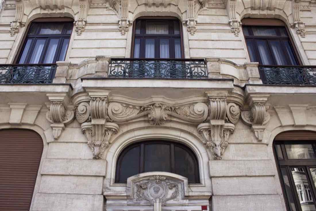 Fachada de un edificio comprado por MK Premium