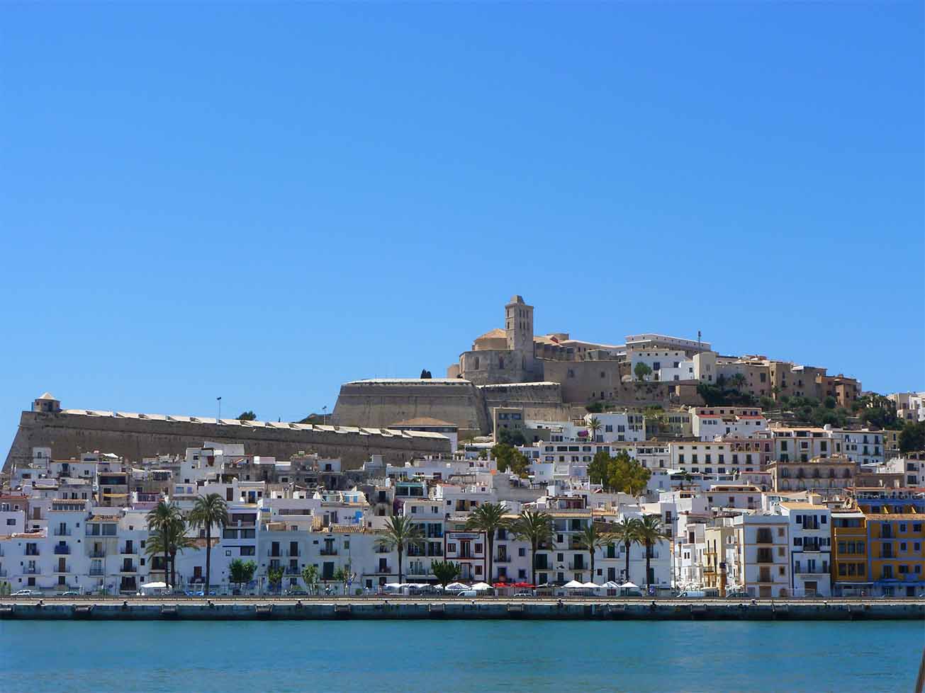 Leve descenso del precio de la vivienda de 2ª mano en abril en España